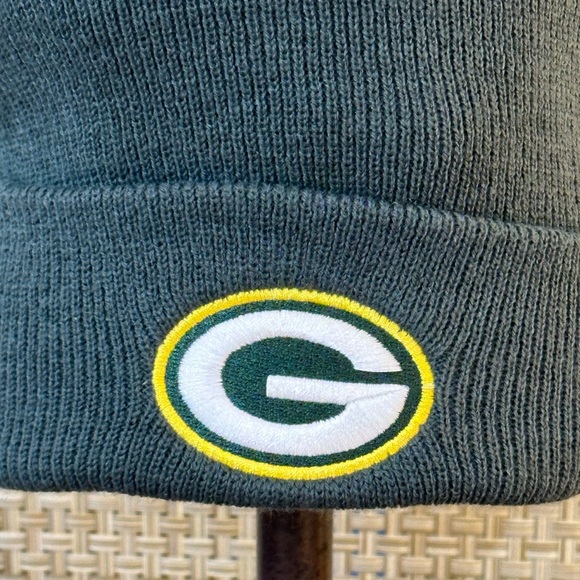 NWOT Green Bay Packers Embroidered "G" Logo Pom Beanie - Picture 2 of 9